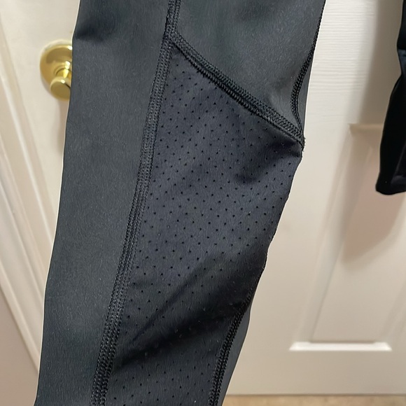 Knix Leakproof active wear legging - Picture 4 of 8